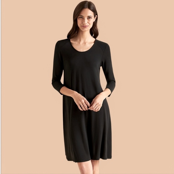 Garnet Hill Dresses & Skirts - Garnet Hill lightweight knit trapeze dress